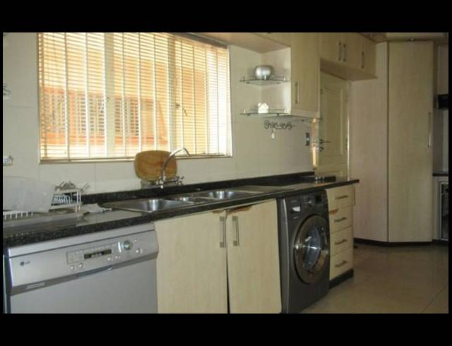 4 BEDROOM HOUSE FOR SALE IN LENASIA SOUTH